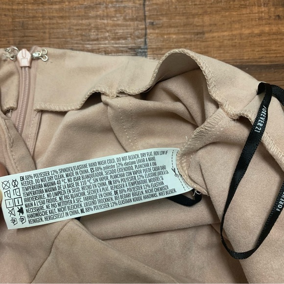 Forever 21 Blush Beige Faux Suede Studded Hem Mini Skirt Women's Size XS - Picture 7 of 8